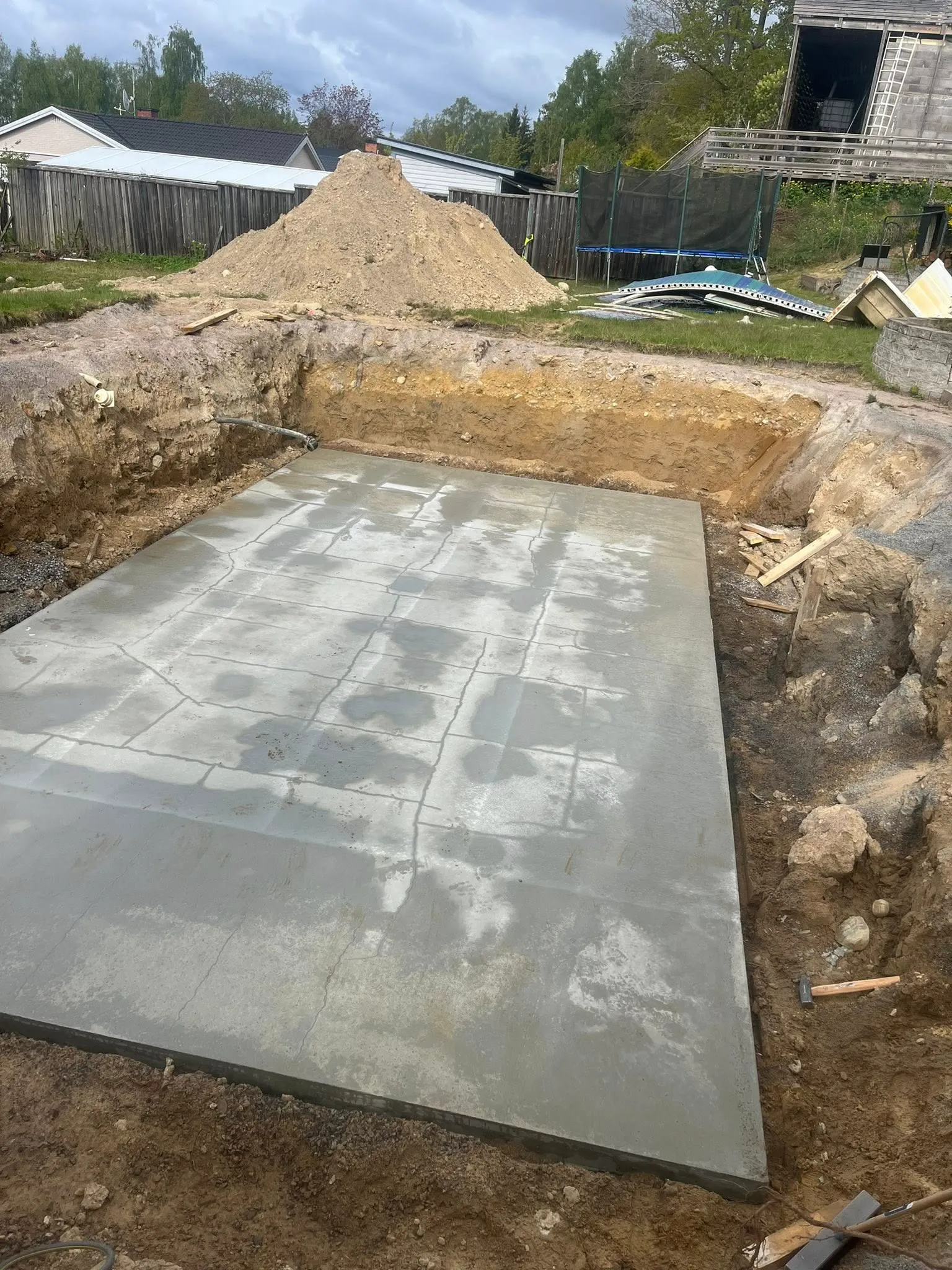 Gjutning av poolbotten med armering