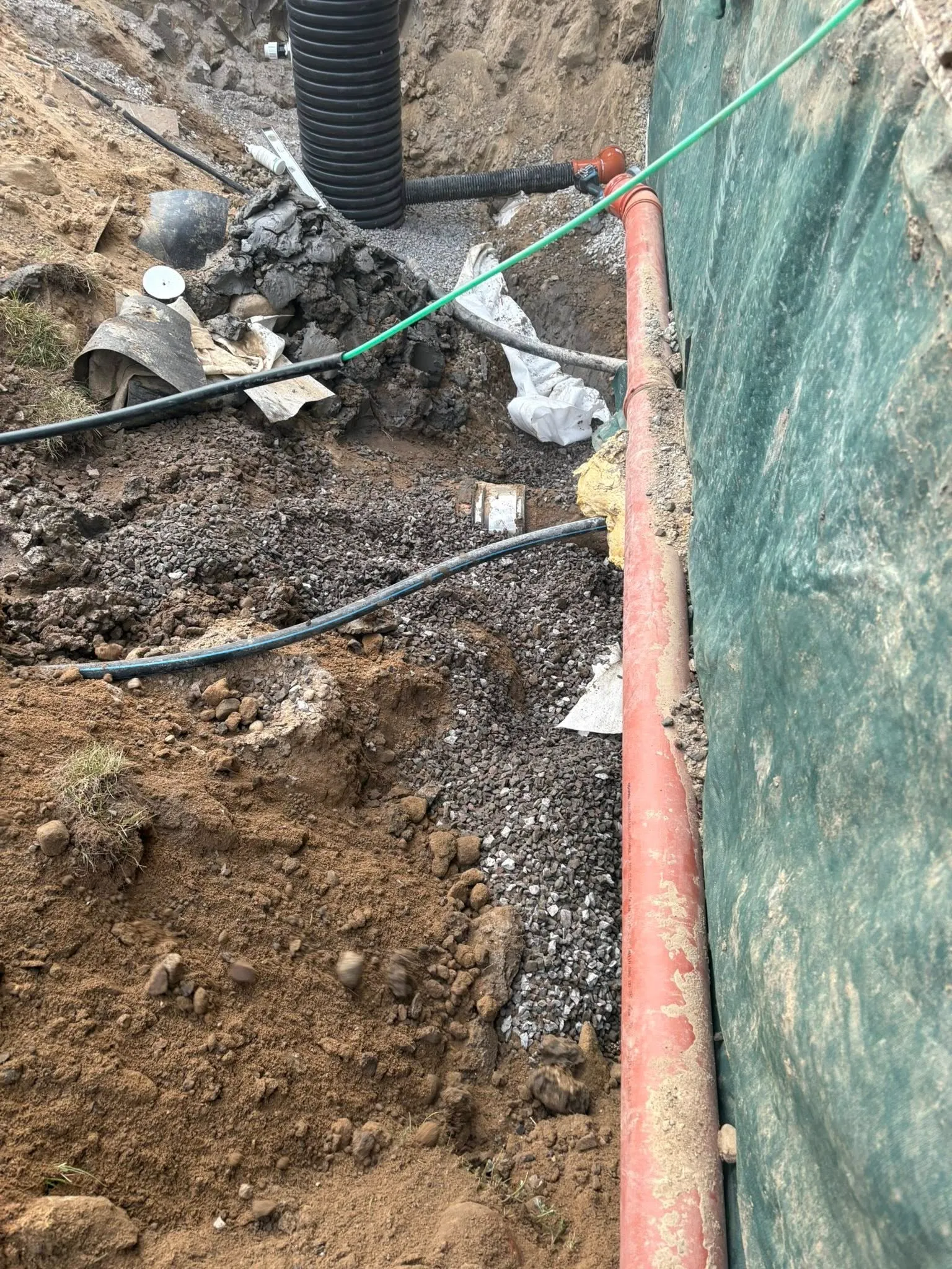 Installation av liner och ytskikt i pool