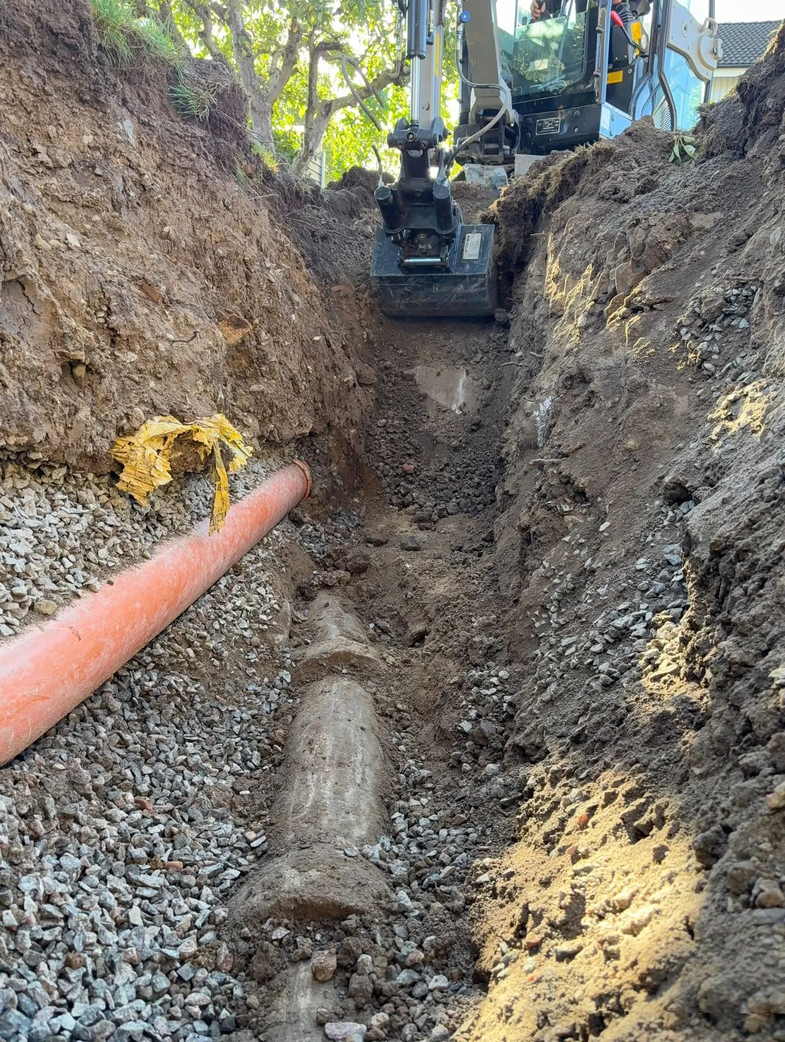 Återfyllning och markplanering efter dränering